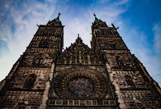 Hauptportal + Türme Lorenzkirche
